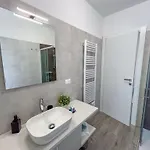Apartament House Adriano