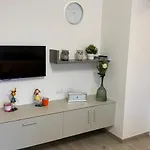 Apartament House Adriano *