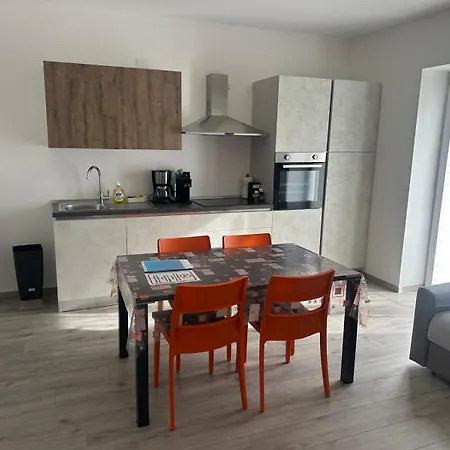 Appartement House Adriano Colico